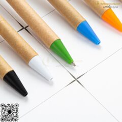 Bút Bi Nhựa Đầu Bấm V137 In Logo Theo Yêu Cầu – Butkyquatang.com