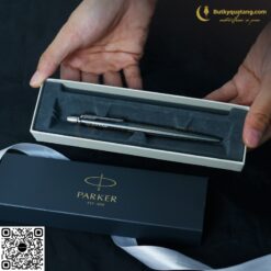 Bút bi cao cấp Parker Jotter PRM Đ-OF Grey CT TB6-1953417 10 butkyquatang.com Bút bi cao cấp Parker Jotter PRM Đ-OF Grey CT TB6-1953417 8