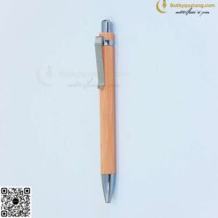 Bút Vỏ Trẻ Nút Bấm V052 Khắc Tên 2 butkyquatang.com Bút Vỏ Trẻ Nút Bấm V052 Khắc Tên