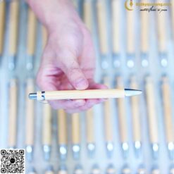 Bút Vỏ Trẻ Nút Bấm V052 Khắc Tên 5 butkyquatang.com Bút Vỏ Trẻ Nút Bấm V052 Khắc Tên