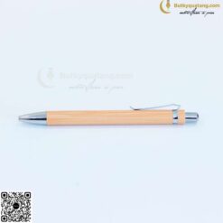 Bút Vỏ Trẻ Nút Bấm V052 Khắc Tên 3 butkyquatang.com Bút Vỏ Trẻ Nút Bấm V052 Khắc Tên