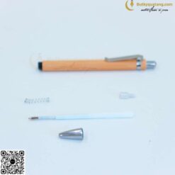 Bút Vỏ Trẻ Nút Bấm V052 Khắc Tên 8 butkyquatang.com Bút Vỏ Trẻ Nút Bấm V052 Khắc Tên