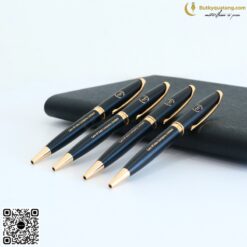 Bút Kim Loại Xoay V030 Khắc Tên 7 butkyquatang.com Bút Kim loại V030