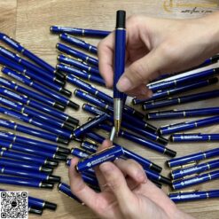 Bút Kim Loại Nắp Đậy Khắc Tên V016 Theo Yêu Cầu 8 butkyquatang.com V016 xanh 18 butkyquatang.com