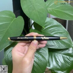 Bút Kim Loại Xoay V030 Khắc Tên 9 butkyquatang.com Bút Kim loại V030