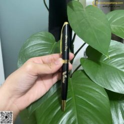Bút Kim Loại Xoay V030 Khắc Tên 8 butkyquatang.com Bút Kim loại V030