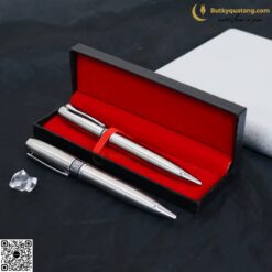 Bút Kim Loại Xoay V022 Khắc Tên Làm Quà Tặng 8 butkyquatang.com Bút Kim Loại Xoay Khắc Tên V022 10