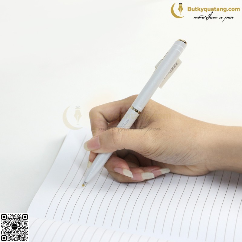 Bút Ký Cao Cấp Pentel BL2007 Ngòi 0.7mm Mực Xanh 57 butkyquatang.com but ky cao cap pentel bl2007 ngoi 0 7mm muc xanh 02 butkyquatang.com