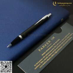 Bút Bi Parker IM Đ-Black CT TB4-1975636 Cao Cấp Làm Quà Tặng (3501179756363) 4 butkyquatang.com Bút Bi Parker IM Đ-Black CT TB4-1975636 Cao Cấp Làm Quà Tặng (3501179756363) 4