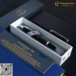Bút Bi Parker IM Đ-Black CT TB4-1975636 Cao Cấp Làm Quà Tặng (3501179756363) 10 butkyquatang.com Bút Bi Parker IM Đ-Black CT TB4-1975636 Cao Cấp Làm Quà Tặng (3501179756363) 7