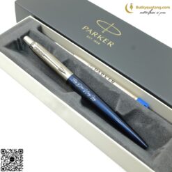 Bút Bi Cao Cấp Parker Jotter Đ-Royal Blue CT TB6-1953347 (3501179533476) 20 butkyquatang.com Bi Cao Cấp Parker Jotter Đ-Royal Blue CT TB6-1953347 khắc tên 1