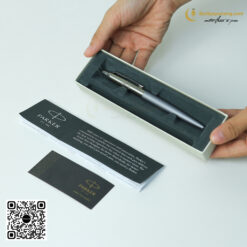 Bút Bi Cao Cấp Parker Jotter XL Đ-MGrey CT TB6-2068514 (3026980685140) 12 butkyquatang.com Bút Bi Cao Cấp Parker Jotter XL Đ-MGrey CT TB6-2068514 4