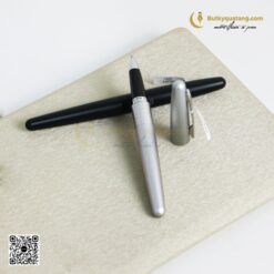 Ngòi bút 0.7mm viết mượt mà, đều mực trên nhiều loại giấy