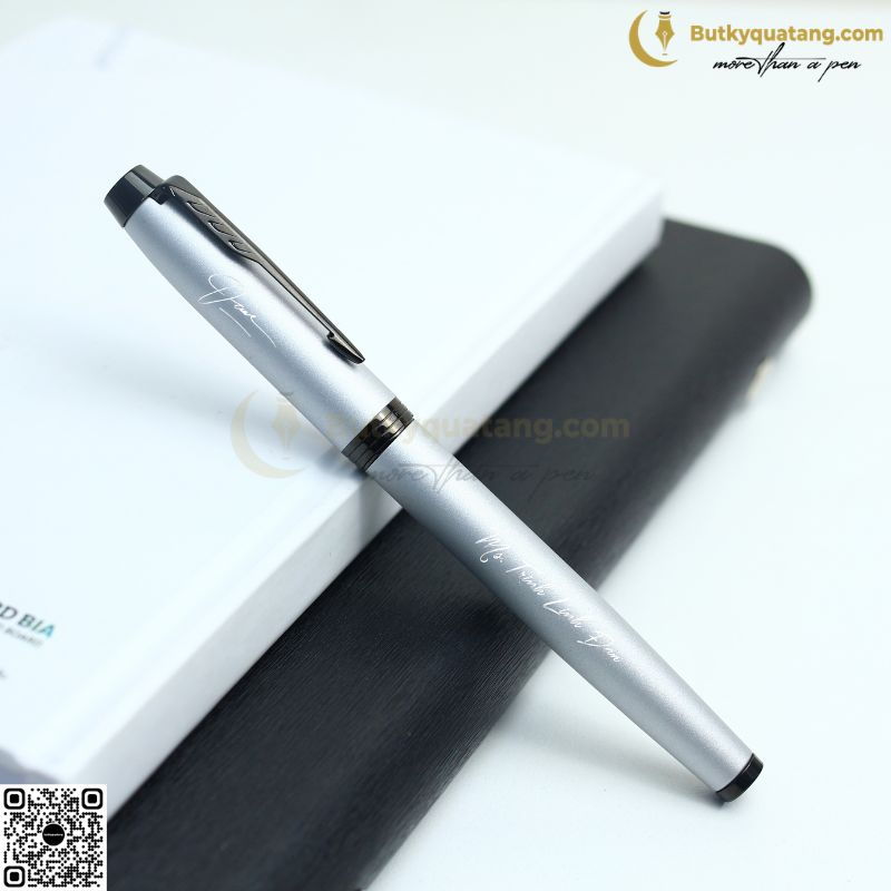 Gợi ý 50+ nội dung khắc bút tặng thầy cô ý nghĩa, trang trọng - Butkyquatang.com