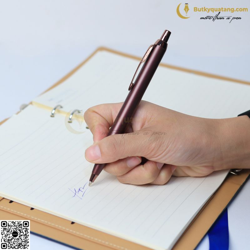 Vì sao bút Parker cao cấp viết mực nhạt hơn bút bi thông thường? 1 butkyquatang.com Vì sao bút Parker cao cấp viết mực nhạt hơn bút bi thông thường? - Butkyquatang.com